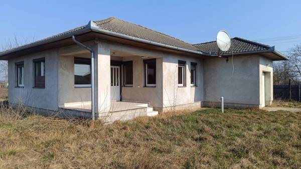 #7691 Ritka lehetőség Tiszavasváriban – nagy ház, nagy telek, nagyon jó ár!