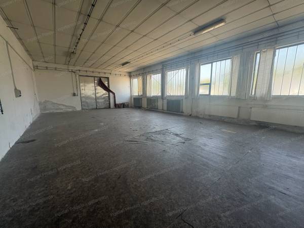 #14861 Eladó 1000 m2-es raktár 8376 m2-es saját területtel Tapolcán az elkerülőn!