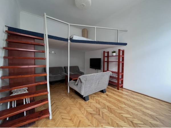 #11081 30 m²-es, igényesen felújított, galériás lakás eladó kiváló lokációban, mindössze 500 méterre a Városligettől!