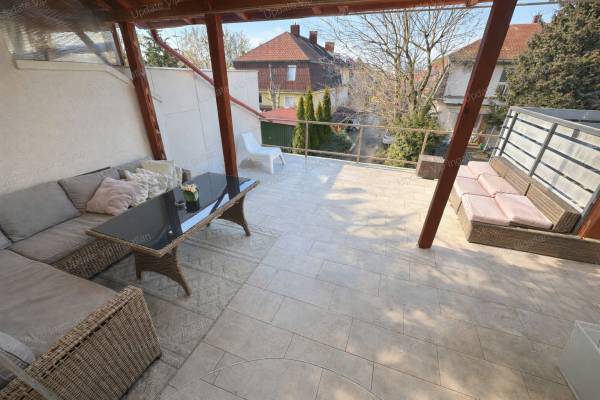 #8271 ELADÓ SIÓFOK–FOKIHEGYEN KÉTSZINTES SORHÁZ, 2 GARÁZZSAL!