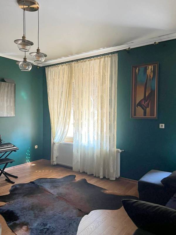 #7453 Belvárosi társasházi lakás! Üzleti célra is!