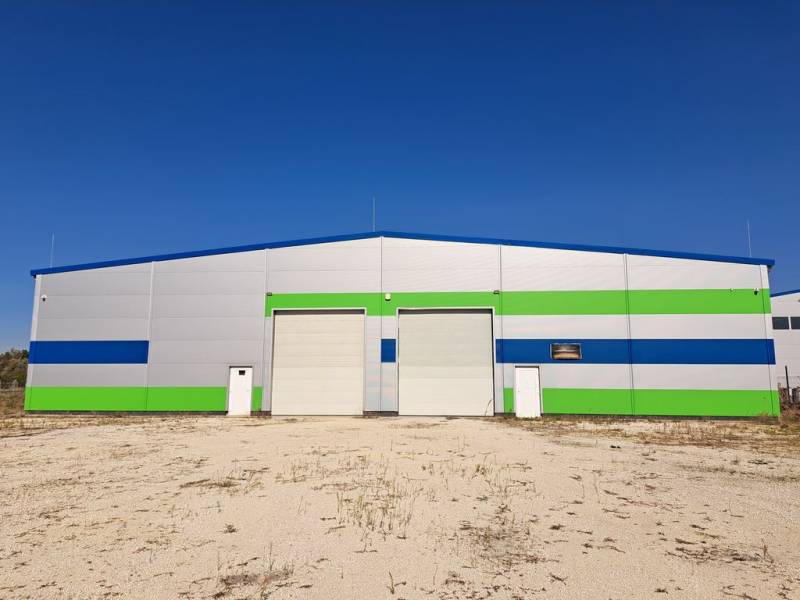 #14527 Eladó egy 1 810 m²-es ipari csarnok egy 4 867 m²-es telken – Iszkaszentgyörgy, Városkapu Ipari Park Székesfehérvár mellett