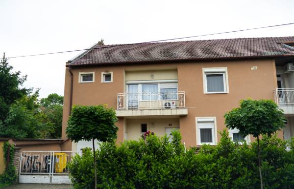 #6691  Békéscsaba szívében 150nm-es, 5 szobás családi ház eladó