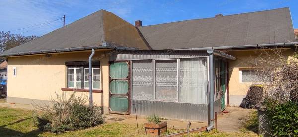 #10190 RÉGI IDŐK BÁJA - EGY REMEK LEHETŐSÉG AZ ÚJRAKEZDÉSHEZ