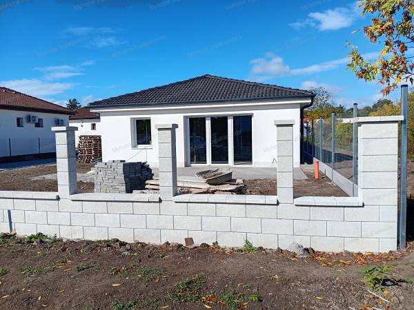 #5717 Eladó ikerház Siófok