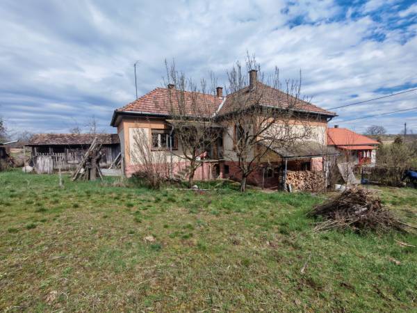 #9304 Eladó családi ház Cered