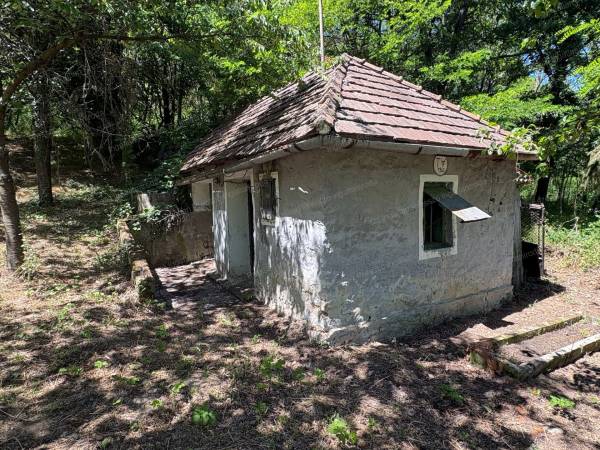 #11537 Eladó 25 m2-es nyaraló Sümegcsehi zártkerti részén!