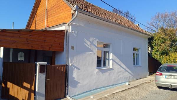 #9711 Eladó felújított polgári ház Hajdúnánás belvárosában!