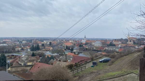 #6879 Dunaföldváron a városra panorámás telkek eladók!