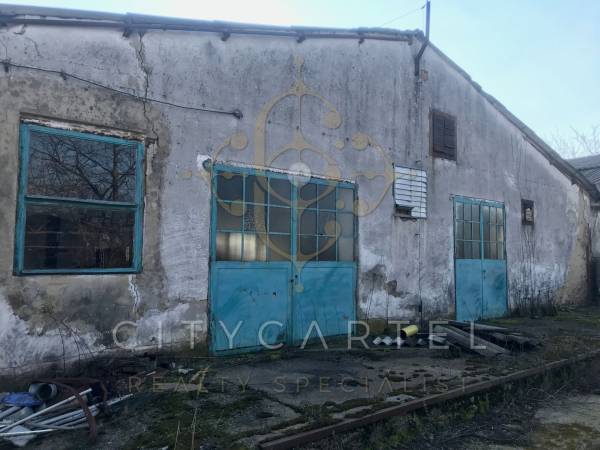 #8411 Felújításra szoruló ipari csarnok eladó Dunaföldváron!