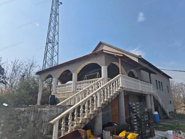 #9129 Eladó egy ipar, mezőgazdasági terület illetve egy exkluzív ingatlan 