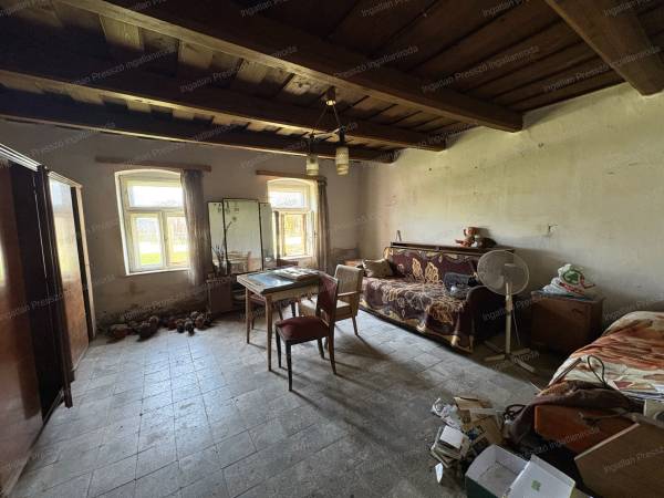 #9537 Eladó 3 szobás, teljesen felújítandó családi ház Zalaerdődön!