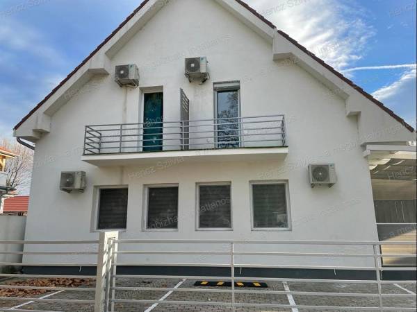 #5726 CSAK HOZZA  A BŐRÖNDJÉT! SIÓFOKI ERKÉLYES LAKÁS, INGYENES PARKOLÁSSAL!