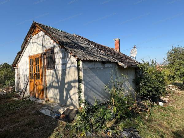 #13770 Eladó összesen 70 m2-es nyaraló Zalahalápon!