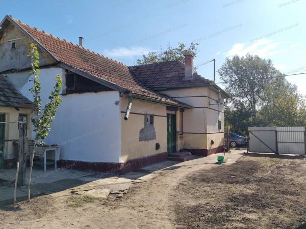 #8702 Családi ház eladó Tiszapüspökiben!