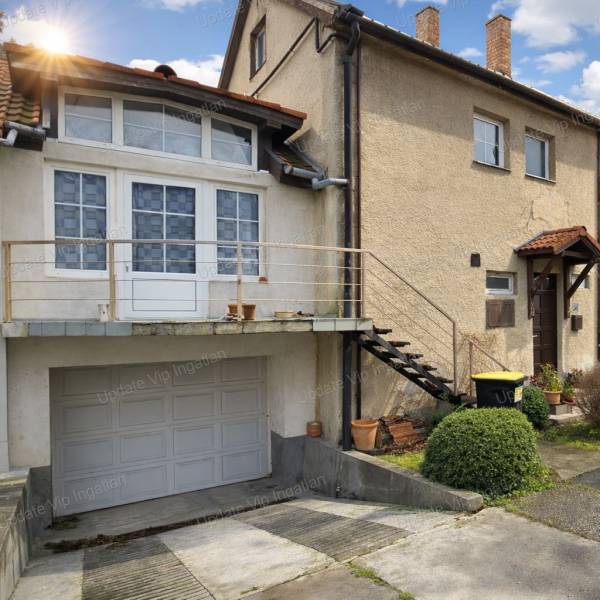 #8328 BELVÁROSI SORHÁZ SIÓFOKON – TELJES FELÚJÍTÁSRA VÁRÓ INGATLAN ÓRIÁSI POTENCIÁLLAL ELADÓ!