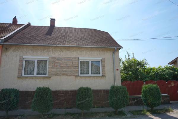 #12704 Eladó családi ház Győr-Szabadhegyen