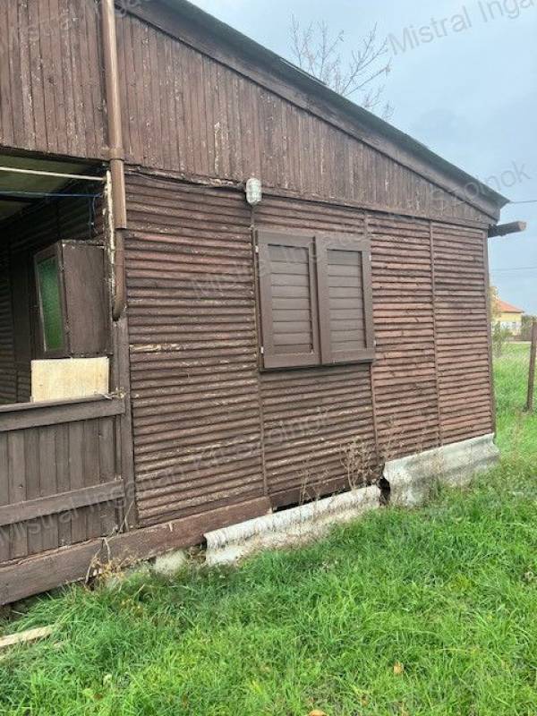 #8732 Nagyréven eladó egy 800 m2-es telek faházzal !