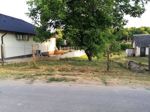 #8650 GOMBÁN, ÚJ ÉPÍTÉSŰ családi ház szomszédságában ELADÓ egy 1195 m²- es, sík ÉPÍTÉSI TELEK!