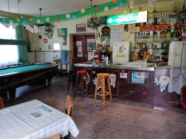 #3093 Szolnokon, kereskedelmi, vendéglátó ingatlan eladó.