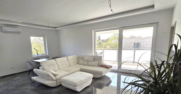 #9683 MODERN, ÚJÉPÍTÉSŰ CSALÁDI HÁZ SIÓFOK FOKIHEGYEN ELADÓ!