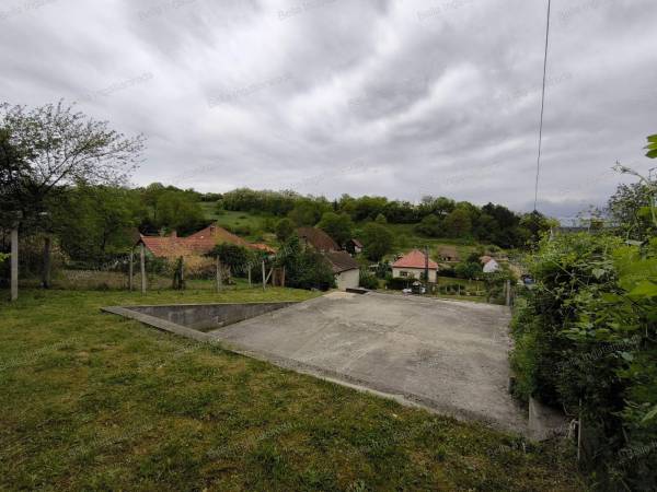#13807 Panorámás építési telek, beton alappal!