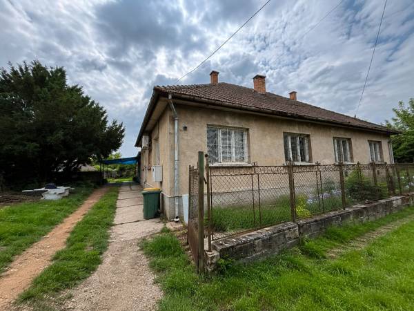 #11080 Nagykáta csendes, nyugodt részén – központhoz közeli 81m2 családi ház 1017m2 telken kedvező áron! 