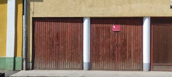 #3776 15 nm-es garázs eladó