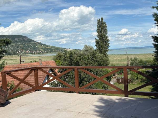 #11949 Eladó örök balatoni panorámás nyaraló Szigligeten a Réhelyi úton!