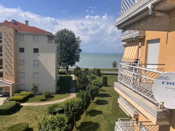 #11245 SIÓFOK ARANYPART – MODERN OTTHON A BALATON KÖZELÉBEN!