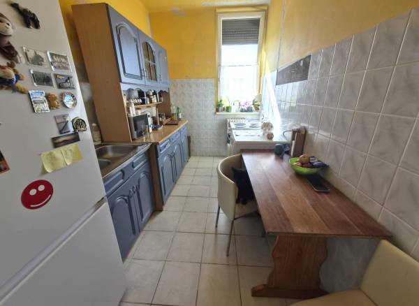 #9396 Tatabányán a Köztársaság útján 49nm-es tégla építésű lakás Eladó!