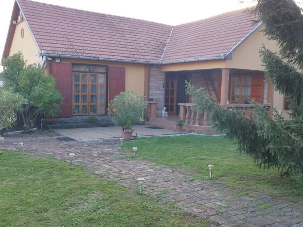 #3067 Parkos környezetben vidéki birtok eladó