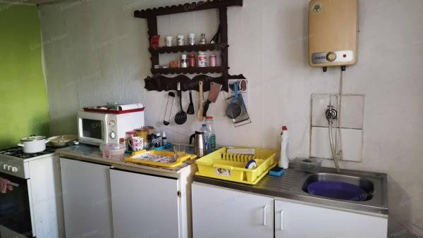 #6256 Eladásra kínálunk egy családi házat Tatabánya Felsőgallán, a templom környékén.