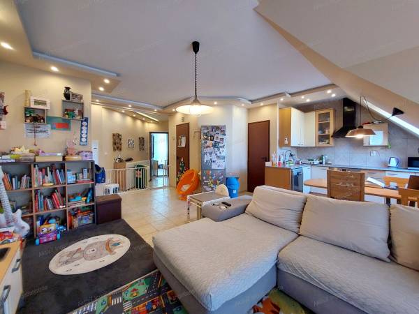 #4907 Nagycsaládosoknak, családot tervezőknek és home office-ban dolgozóknak ideális otthon Felsővároson!