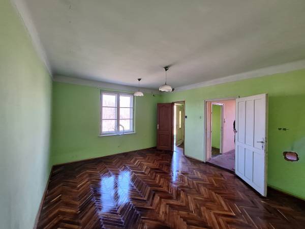 #9372 Eladó családi ház.