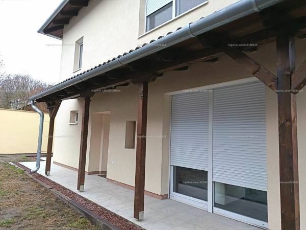 #7687 Tulajdonostól eladó 2 szintes önálló, családi ház Pécel csendes egyirányú kisutcájában.