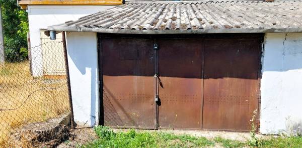 #7087 Békéscsabán a Belvárosban 20 m2-es garázs eladó!