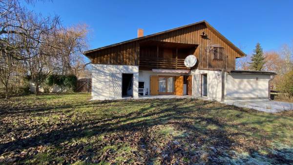 #4542 Dunapatajon 2 szintes, úszómedencés nyaraló eladó!