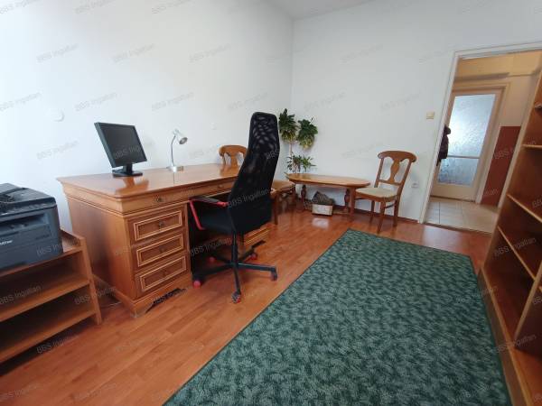 #7681 Veszprémben Eladó Sorház a Cholnoky lakótelepen!