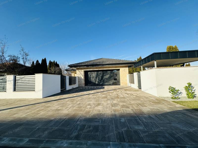 #8205 SIÓFOK FOKIHEGYEN ,Földszintes, önálló, dupla garázsos luxus családi ház eladó!