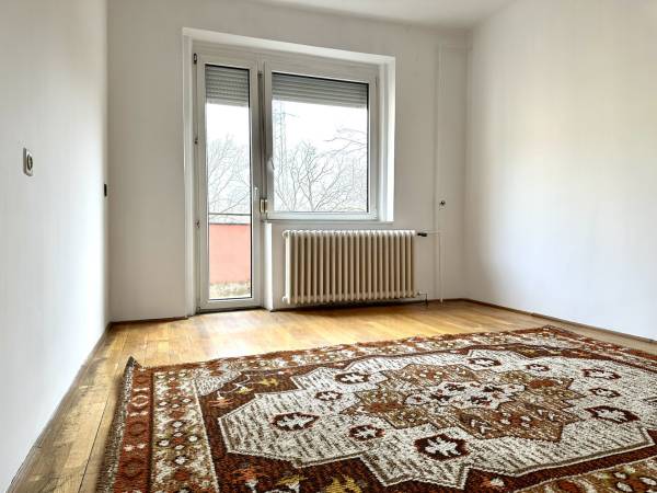 #7480 Győr-Nádovárosban 2 szoba hálófülkés, felújítandó téglalakás eladó