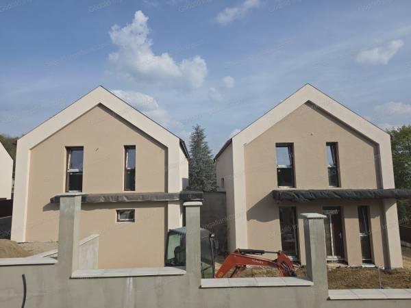 #9581 Eladó ikerház Gödöllő