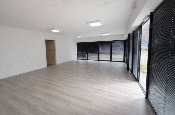 #8754 Prémium üzlethelyiség a Balaton partján-befektetőknek,vállalkozóknak