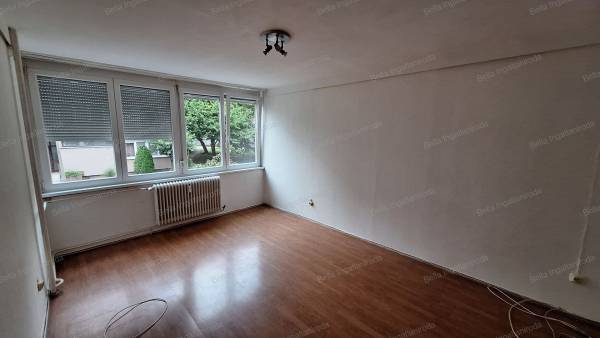 #7708 1. emeleti 2 szobás szigetelt panellakás eladó!