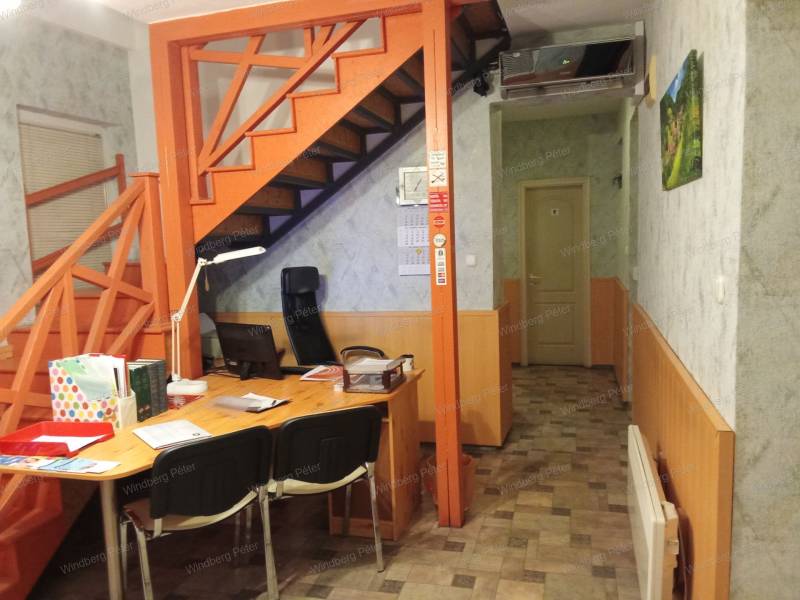 #4818 VÁCON, FORGALMAS FŐÚTON AZONNAL HASZNOSÍTHATÓ ÜZLETI INGATLAN ELADÓ