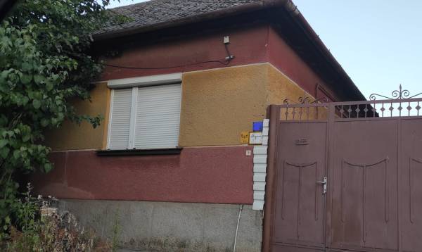 #9372 Malomkertben szilikát falazatú családi ház eladó!