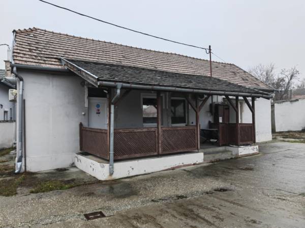 #7789 Felújítandó épület zárt udvarral – telephelynek, műhelynek, üzletnek is | Győr, Liget utca