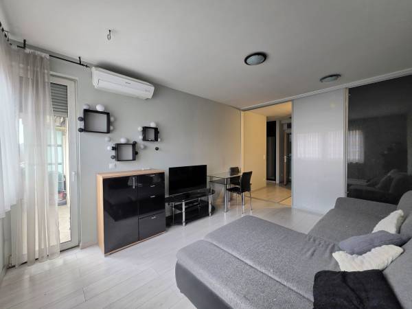 #4435 XIII. kerületben a Béke táren eladó jó éllapotú 2 szobás emeleti ingatlan a Centrál Lakóparkban