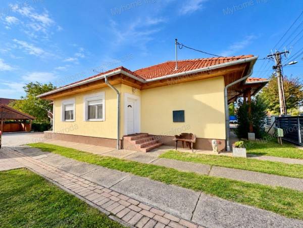 #14926 HÉVÍZEN 2016-BAN ÉPÜLT, 3 LAKÓEGYSÉGES PRÉMIUM INGATLAN, MŰKÖDŐ APARTMANFUNKCIÓVAL!