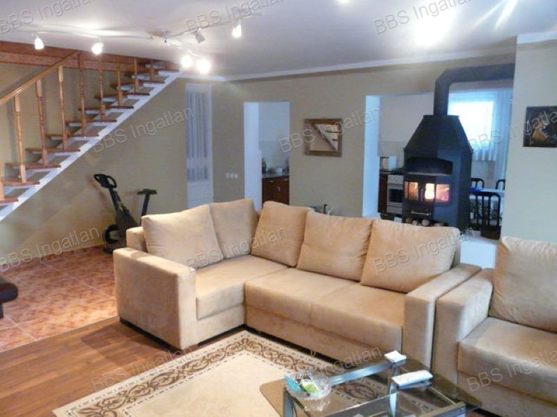 #9308 Kétgenerációs családiház eladó Herenden